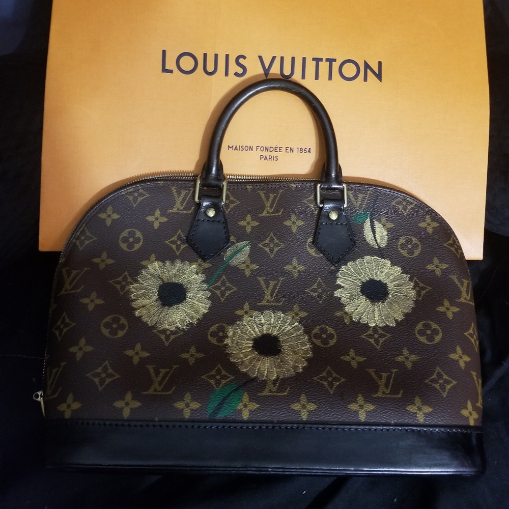 Louis vuitton hand bag